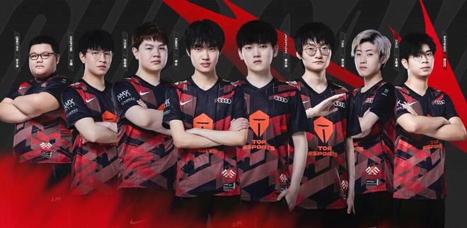 着无数球迷 着无数球迷